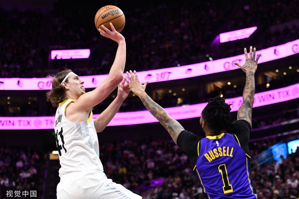 也通过幽默 也通过幽默